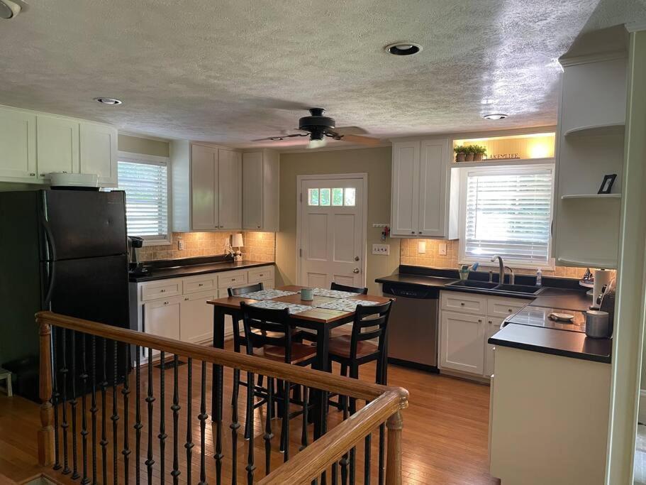 ドーソンヴィル Cozy, Lake Lanier Property With Amazing Viewsヴィラ エクステリア 写真